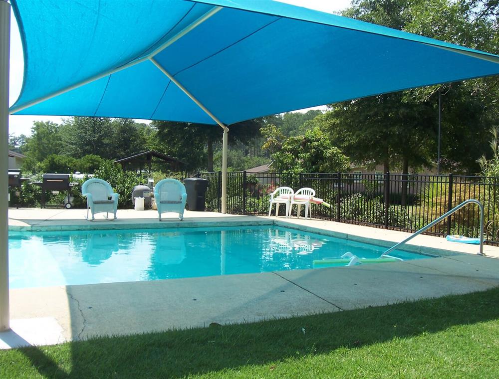 How do shade structures over pools affect water temperature?